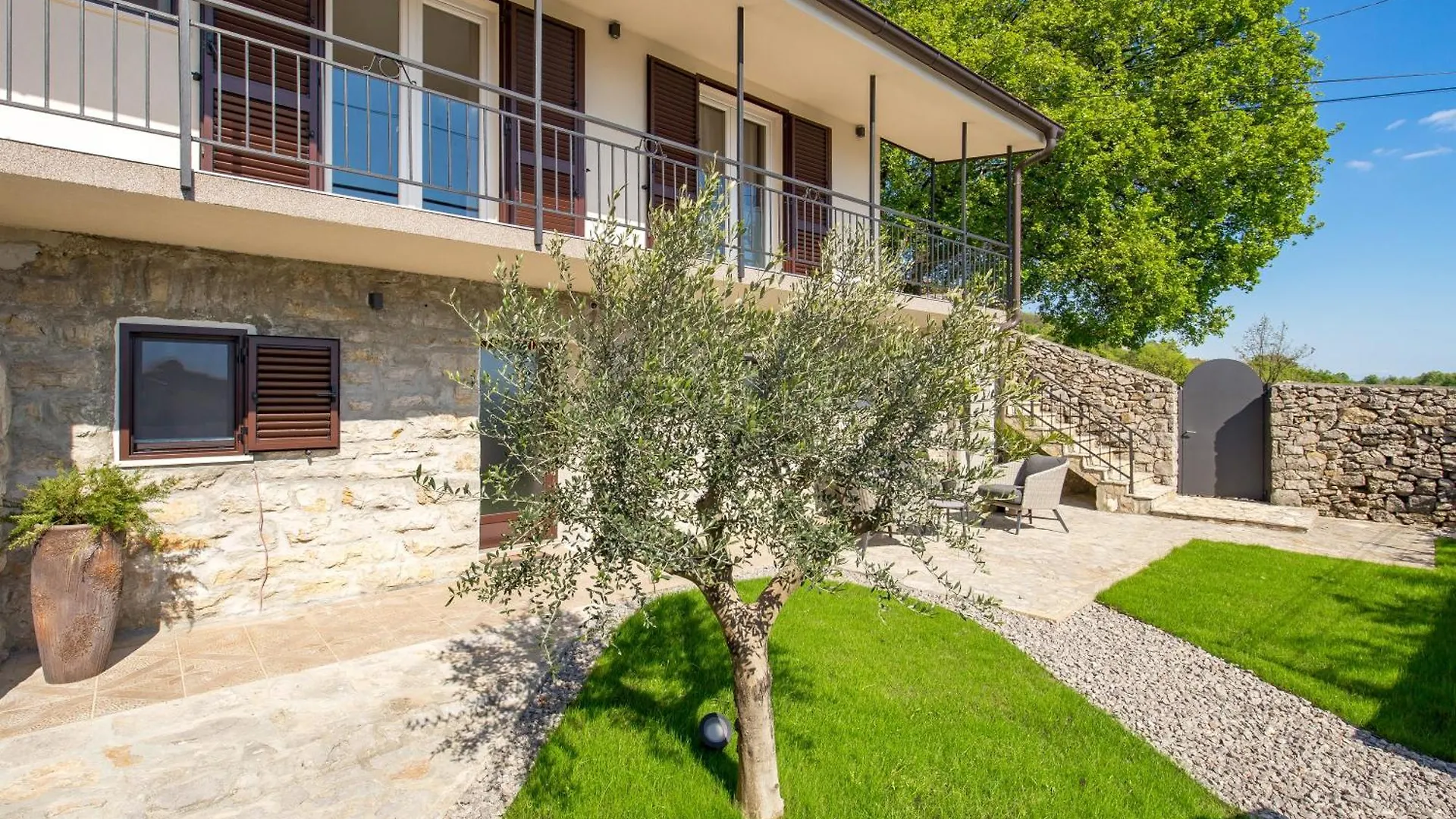 Srok Luxury Apartment With Pool Kastav Croatia